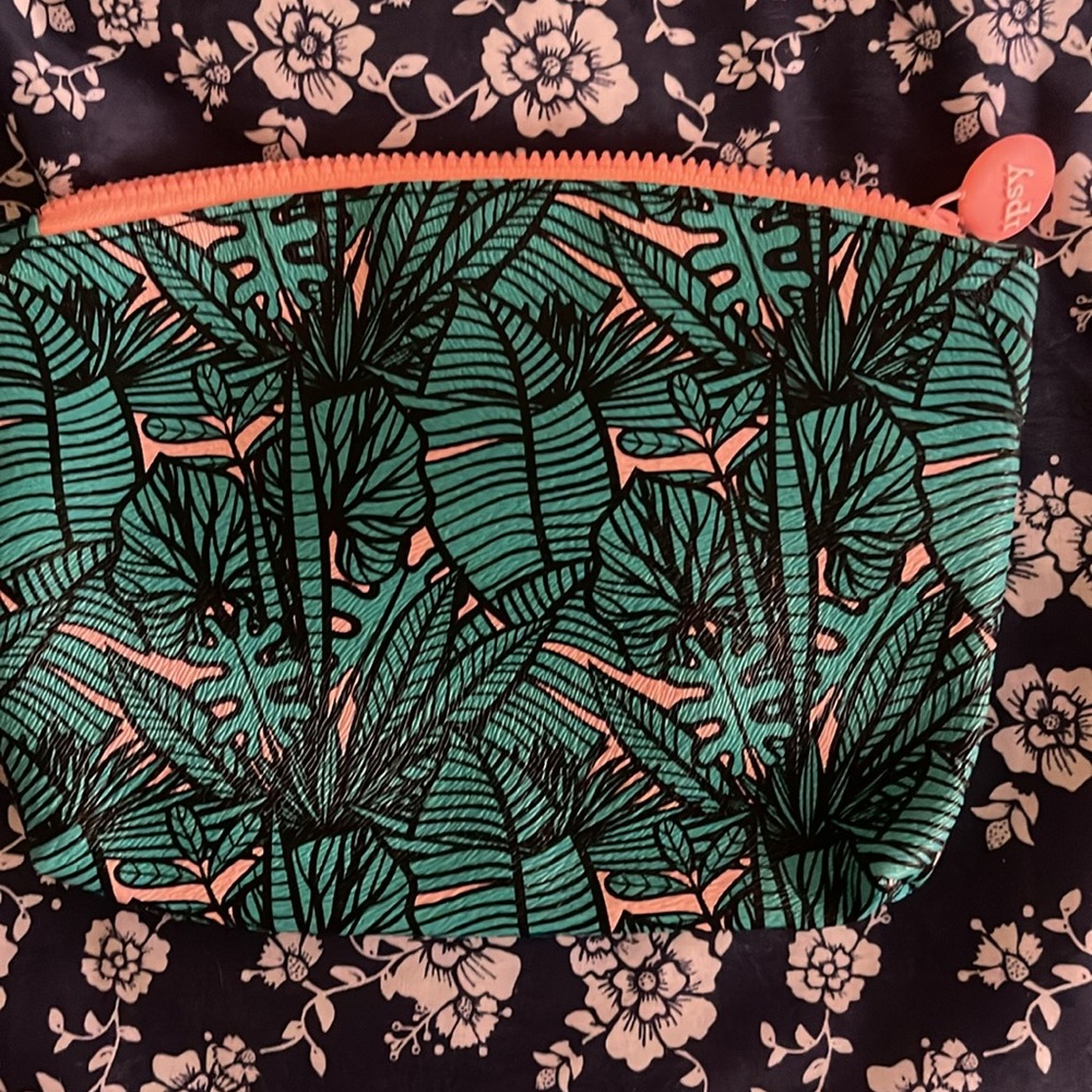 Green Tropical leaf Ipsy Bag - Picture 2 of 2